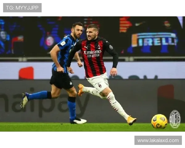 球迷凌晨 4 点打卡晒图:我是全场第一!